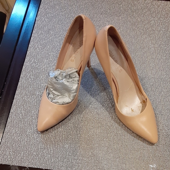 Pumps/shoes - Picture 1 of 3